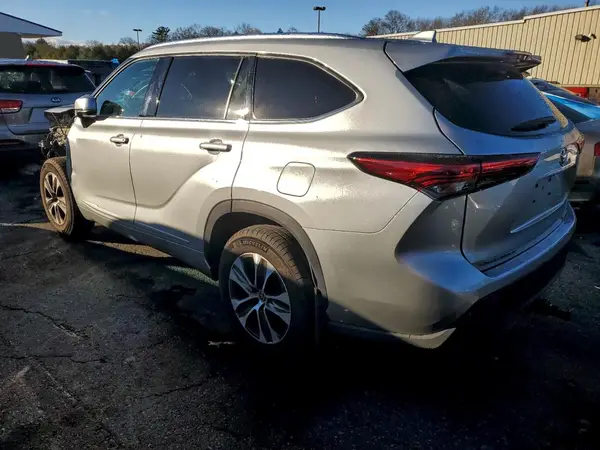 5TDGZRBH5MS554584 2021 TOYOTA HIGHLANDER - Image 2