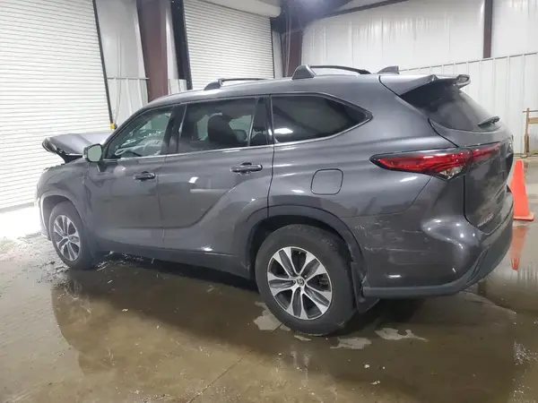 5TDGZRBH5MS555752 2021 TOYOTA HIGHLANDER - Image 2