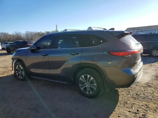 5TDGZRBH5MS557551 2021 TOYOTA HIGHLANDER - Image 2