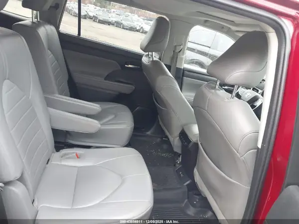 5TDGZRBH5MS558053 2021 TOYOTA HIGHLANDER - Image 8