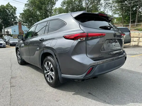 5TDGZRBH5MS558067 2021 TOYOTA HIGHLANDER - Image 2