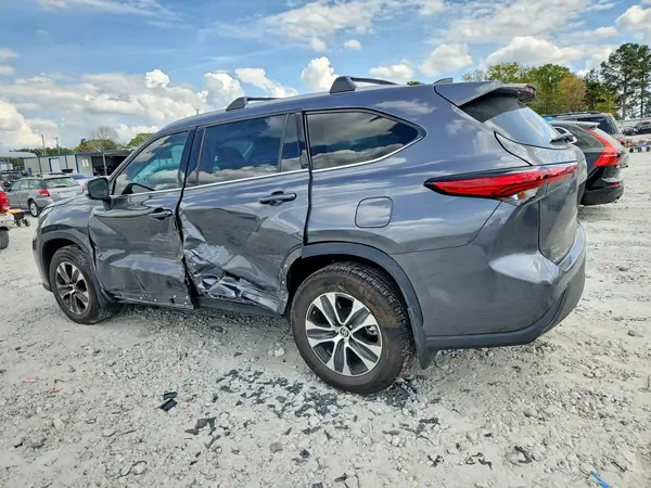 5TDGZRBH5NS174095 2022 TOYOTA HIGHLANDER - Image 2