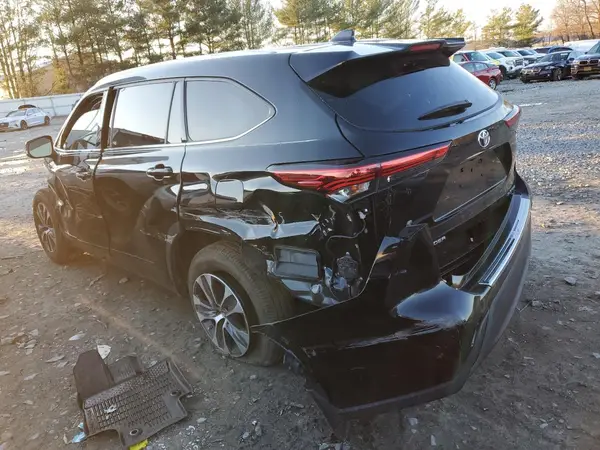 5TDGZRBH5NS176851 2022 TOYOTA HIGHLANDER - Image 2