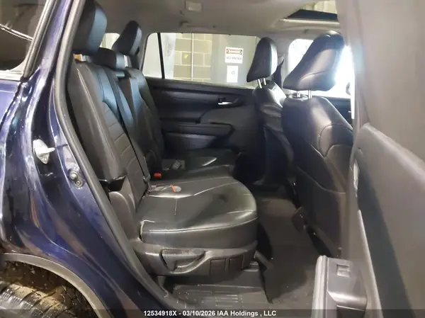 5TDGZRBH5NS185260 2022 TOYOTA HIGHLANDER - Image 8