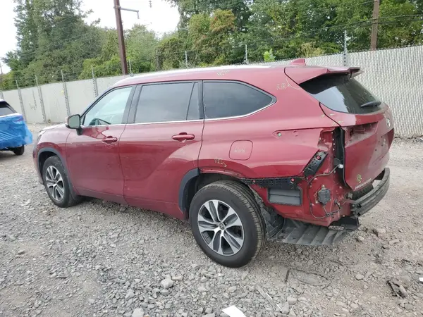 5TDGZRBH5NS188353 2022 TOYOTA HIGHLANDER - Image 2
