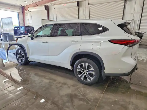 5TDGZRBH5NS204888 2022 TOYOTA HIGHLANDER - Image 2