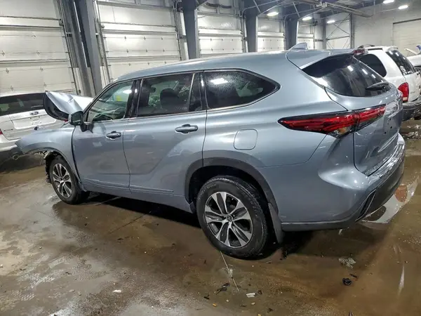 5TDGZRBH5NS205703 2022 TOYOTA HIGHLANDER - Image 2
