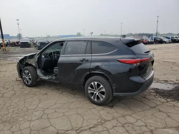 5TDGZRBH5NS206138 2022 TOYOTA HIGHLANDER - Image 2