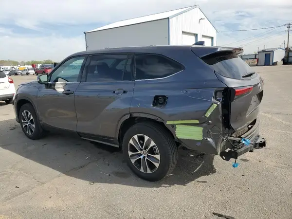 5TDGZRBH5NS207788 2022 TOYOTA HIGHLANDER - Image 2