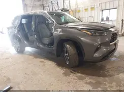 5TDGZRBH5NS221805 2022 TOYOTA HIGHLANDER