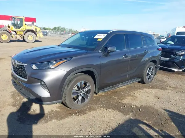 5TDGZRBH5NS222212 2022 TOYOTA HIGHLANDER - Image 2