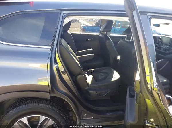 5TDGZRBH5NS222212 2022 TOYOTA HIGHLANDER - Image 8