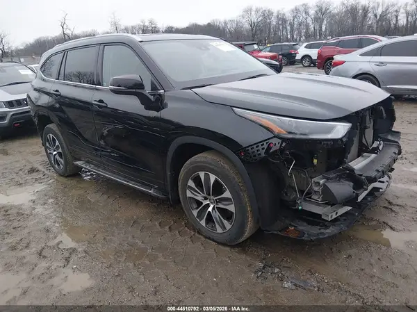 5TDGZRBH5NS226275 2022 TOYOTA HIGHLANDER - Image 1