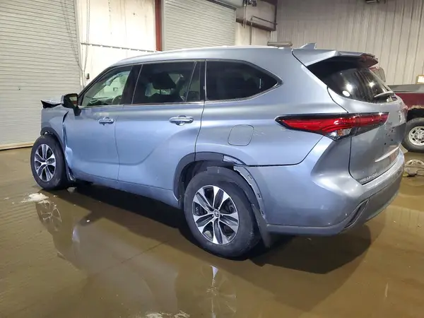 5TDGZRBH5NS229144 2022 TOYOTA HIGHLANDER - Image 2