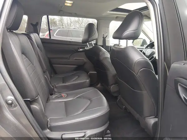 5TDGZRBH5NS232819 2022 TOYOTA HIGHLANDER - Image 8