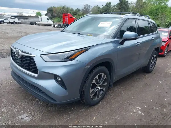 5TDGZRBH5NS235297 2022 TOYOTA HIGHLANDER - Image 2