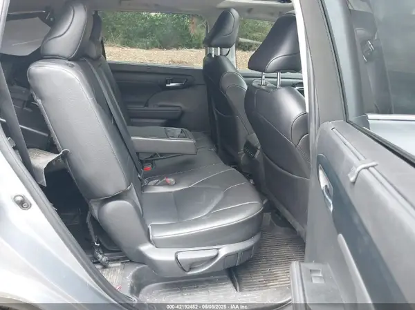 5TDGZRBH5NS235297 2022 TOYOTA HIGHLANDER - Image 8