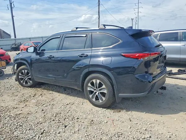 5TDGZRBH5NS236773 2022 TOYOTA HIGHLANDER - Image 2