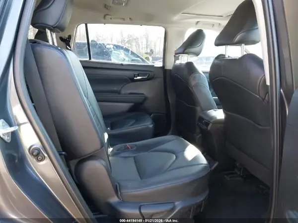 5TDGZRBH5NS239737 2022 TOYOTA HIGHLANDER - Image 8