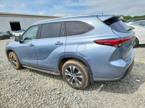 5TDGZRBH5NS241939 2022 TOYOTA HIGHLANDER - Image 2