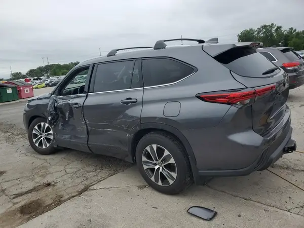 5TDGZRBH5NS245991 2022 TOYOTA HIGHLANDER - Image 2