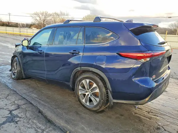 5TDGZRBH5NS247028 2022 TOYOTA HIGHLANDER - Image 2