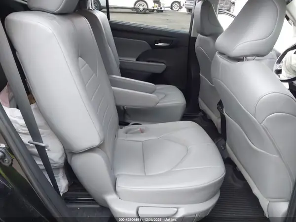 5TDGZRBH5NS247269 2022 TOYOTA HIGHLANDER - Image 8