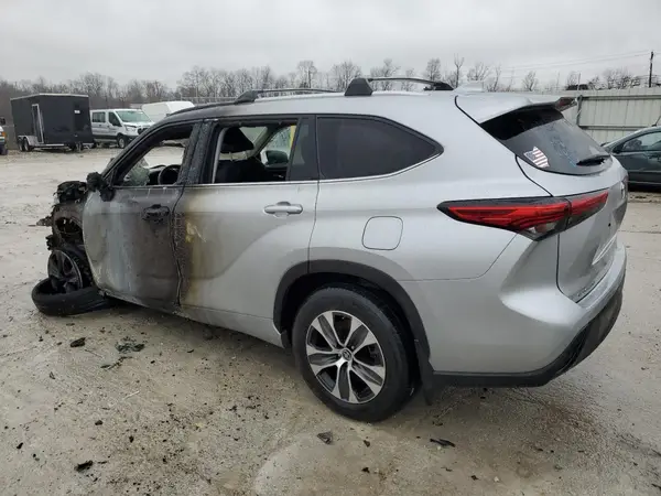 5TDGZRBH5NS561228 2022 TOYOTA HIGHLANDER - Image 2