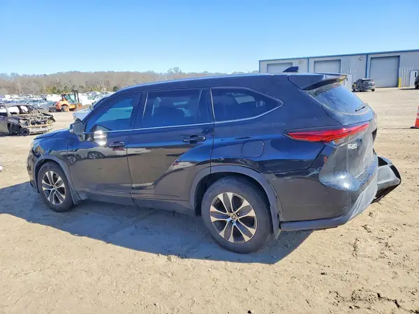5TDGZRBH5NS567207 2022 TOYOTA HIGHLANDER - Image 2