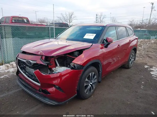 5TDGZRBH5NS573119 2022 TOYOTA HIGHLANDER - Image 2
