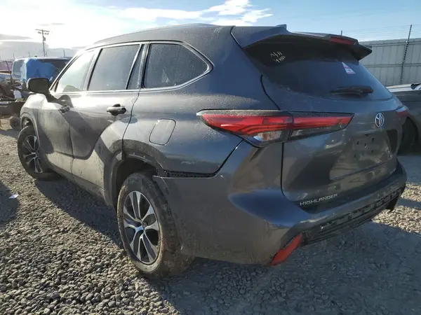 5TDGZRBH5NS583679 2022 TOYOTA HIGHLANDER - Image 2