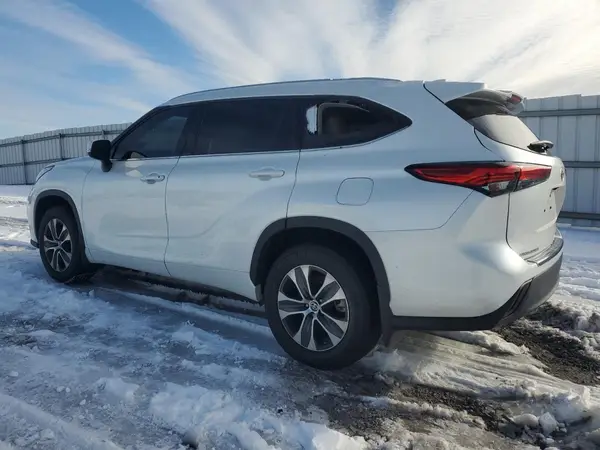 5TDGZRBH5NS584279 2022 TOYOTA HIGHLANDER - Image 2