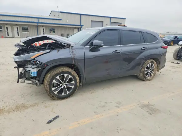 5TDGZRBH5NS589241 2022 TOYOTA HIGHLANDER - Image 1