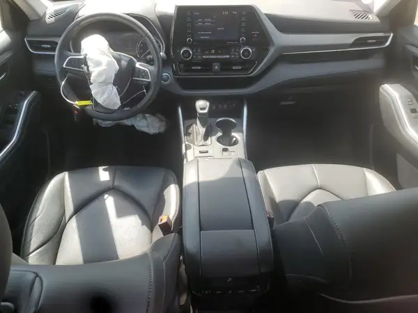 5TDGZRBH5NS596190 2022 TOYOTA HIGHLANDER - Image 8