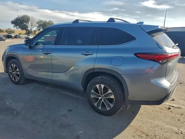 5TDGZRBH6LS002526 2020 TOYOTA HIGHLANDER - Image 2