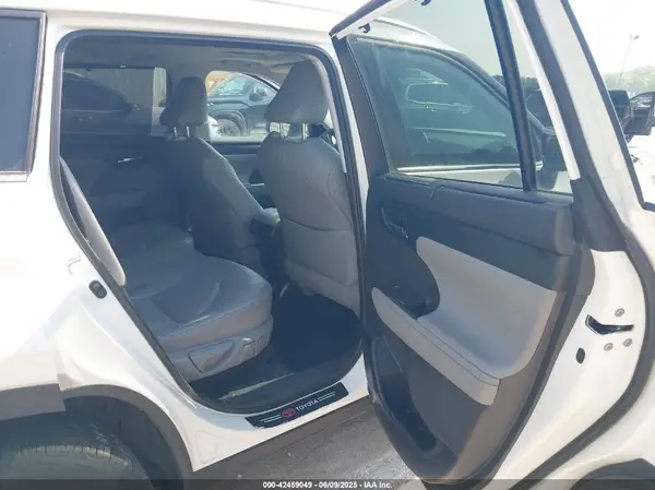 5TDGZRBH6LS030083 2020 TOYOTA HIGHLANDER - Image 8