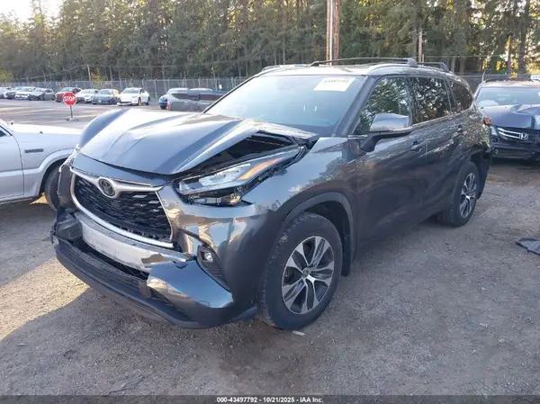 5TDGZRBH6LS035915 2020 TOYOTA HIGHLANDER - Image 2