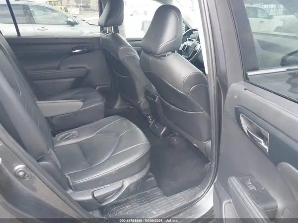 5TDGZRBH6LS041441 2020 TOYOTA HIGHLANDER - Image 8