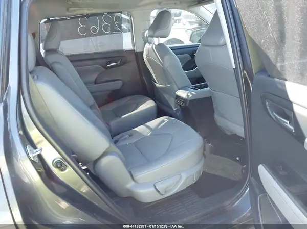 5TDGZRBH6LS042718 2020 TOYOTA HIGHLANDER - Image 8