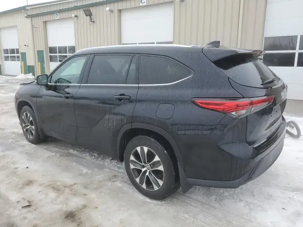 5TDGZRBH6LS508678 2020 TOYOTA HIGHLANDER - Image 2