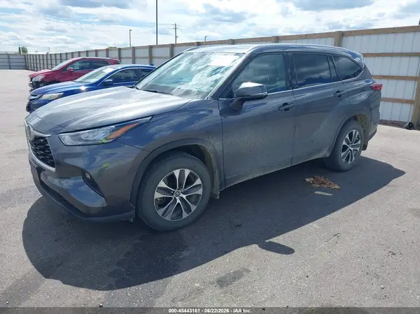 5TDGZRBH6LS509409 2020 TOYOTA HIGHLANDER - Image 2