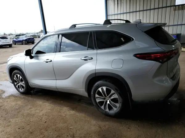 5TDGZRBH6LS514111 2020 TOYOTA HIGHLANDER - Image 2