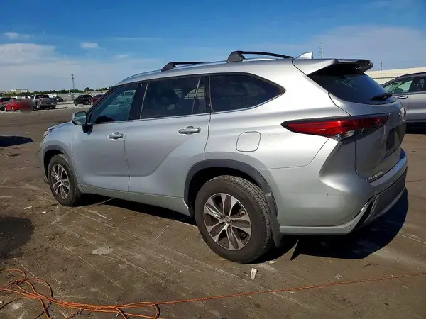 5TDGZRBH6LS516456 2020 TOYOTA HIGHLANDER - Image 2