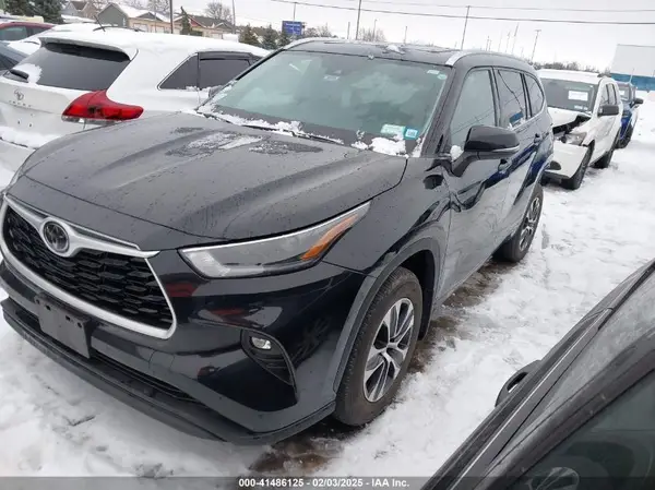 5TDGZRBH6MS056829 2021 TOYOTA HIGHLANDER - Image 2