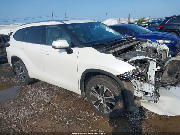 5TDGZRBH6MS058452 2021 TOYOTA HIGHLANDER - Image 1