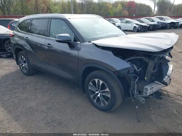 5TDGZRBH6MS075994 2021 TOYOTA HIGHLANDER - Image 1