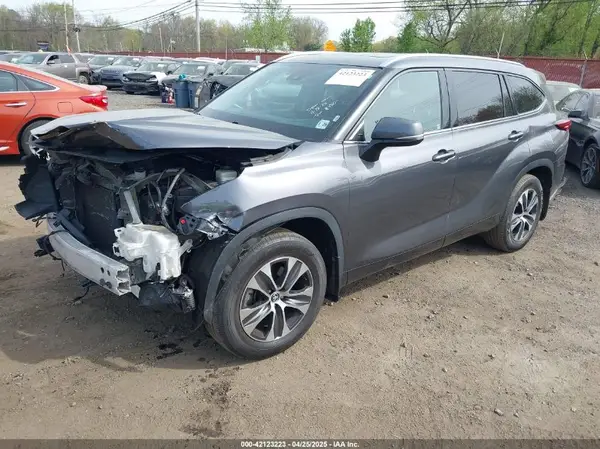 5TDGZRBH6MS075994 2021 TOYOTA HIGHLANDER - Image 2