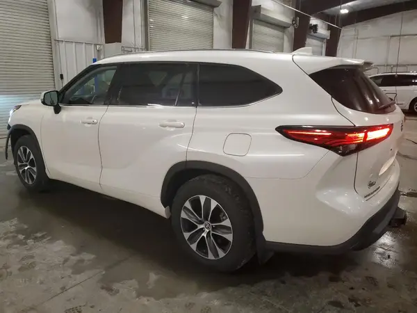 5TDGZRBH6MS076093 2021 TOYOTA HIGHLANDER - Image 2
