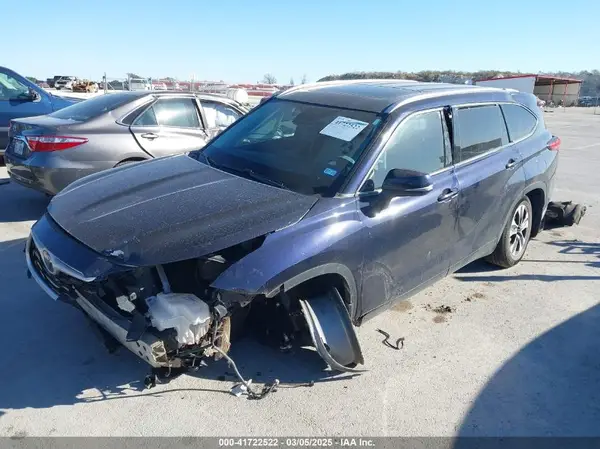 5TDGZRBH6MS076465 2021 TOYOTA HIGHLANDER - Image 2