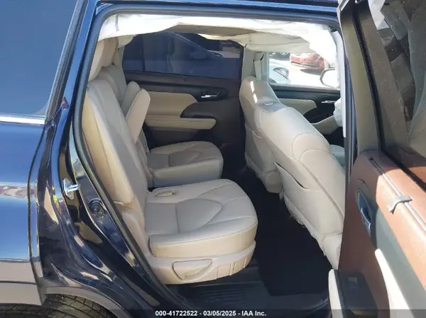 5TDGZRBH6MS076465 2021 TOYOTA HIGHLANDER - Image 8